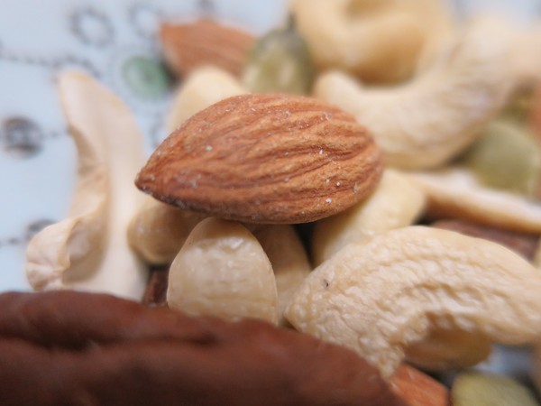 EZtea:不是萬O牌我們可是照吃的喔.. 平衡樂活輕鬆吃堅果_EZtea !! EZtea:不是萬O牌我們可是照吃的喔.. 平衡樂活輕鬆吃堅果_EZtea !!