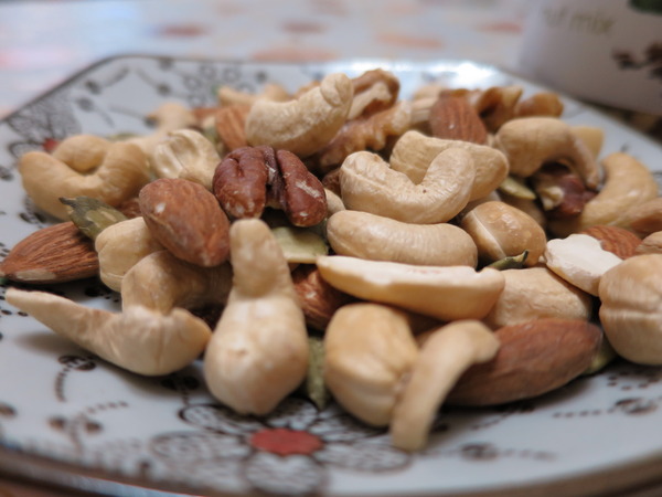 EZtea:不是萬O牌我們可是照吃的喔.. 平衡樂活輕鬆吃堅果_EZtea !! EZtea:不是萬O牌我們可是照吃的喔.. 平衡樂活輕鬆吃堅果_EZtea !!