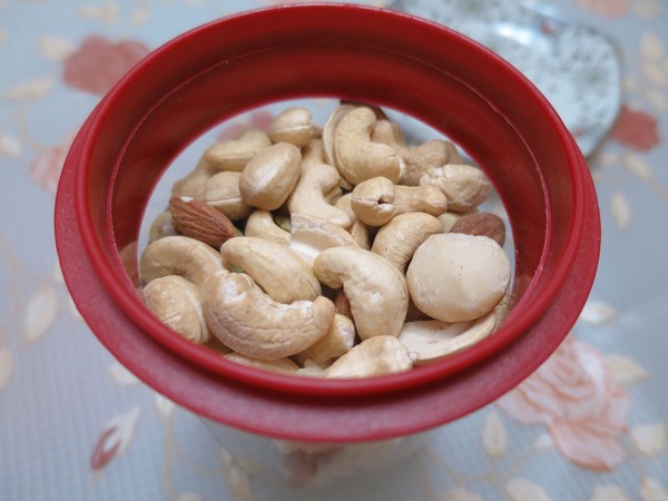 EZtea:不是萬O牌我們可是照吃的喔.. 平衡樂活輕鬆吃堅果_EZtea !! EZtea:不是萬O牌我們可是照吃的喔.. 平衡樂活輕鬆吃堅果_EZtea !!