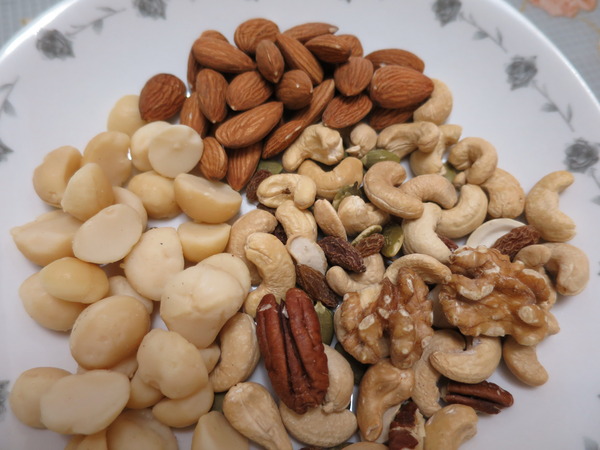 EZtea:不是萬O牌我們可是照吃的喔.. 平衡樂活輕鬆吃堅果_EZtea !! EZtea:不是萬O牌我們可是照吃的喔.. 平衡樂活輕鬆吃堅果_EZtea !!