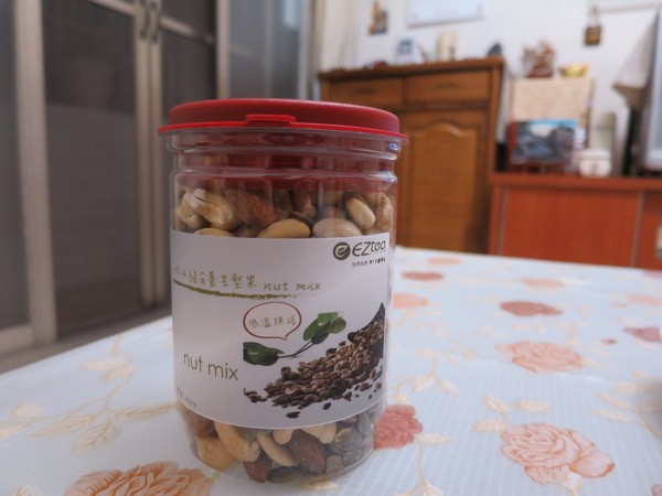 EZtea:不是萬O牌我們可是照吃的喔.. 平衡樂活輕鬆吃堅果_EZtea !! EZtea:不是萬O牌我們可是照吃的喔.. 平衡樂活輕鬆吃堅果_EZtea !!