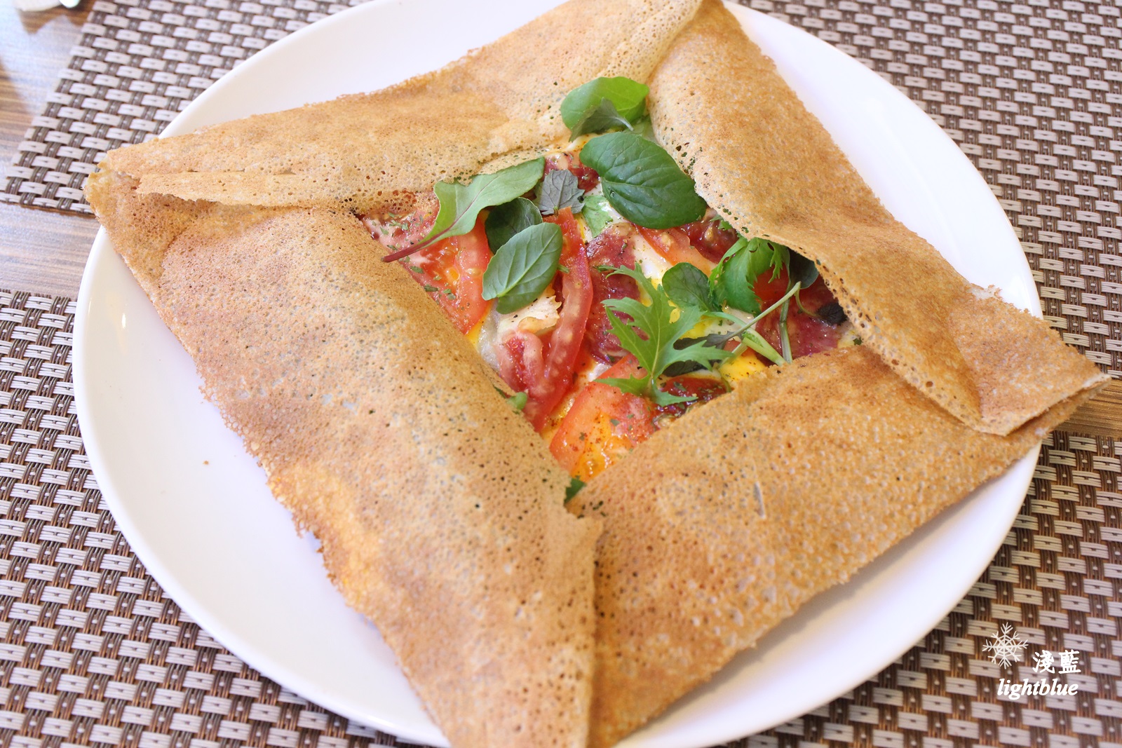 台中美食：淺藍 × 法樂法式薄餅屋～鹹甜可麗餅平價又好吃，還有不能錯過的小山園抹茶千層