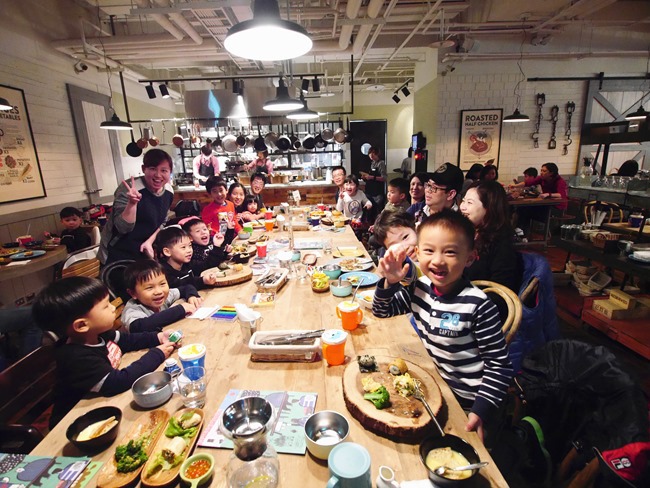 │台北。中正區│新開幕必訪。產地直送的有機鮮美「 農人餐桌親子餐廳」。小農大廚鮮體驗