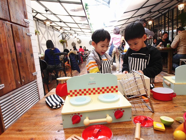 │台北。中正區│新開幕必訪。產地直送的有機鮮美「 農人餐桌親子餐廳」。小農大廚鮮體驗