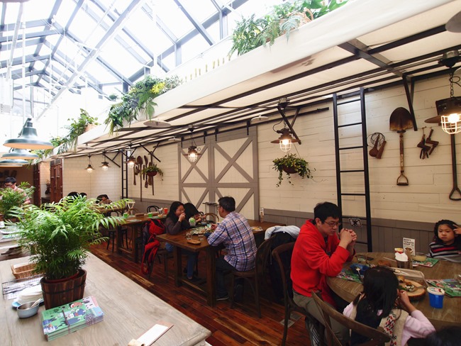 │台北。中正區│新開幕必訪。產地直送的有機鮮美「 農人餐桌親子餐廳」。小農大廚鮮體驗