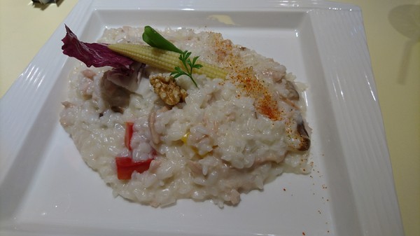 丟丟噹親子餐廳:宜蘭羅東~丟丟噹親子餐廳~繽紛的卡通彩繪裝潢~撈魚滑梯樣樣來~小朋友的遊樂天堂~