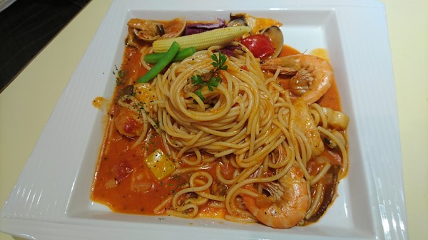 丟丟噹親子餐廳:宜蘭羅東~丟丟噹親子餐廳~繽紛的卡通彩繪裝潢~撈魚滑梯樣樣來~小朋友的遊樂天堂~