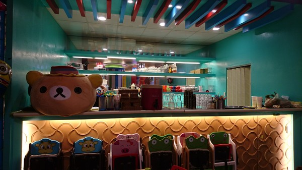 丟丟噹親子餐廳:宜蘭羅東~丟丟噹親子餐廳~繽紛的卡通彩繪裝潢~撈魚滑梯樣樣來~小朋友的遊樂天堂~