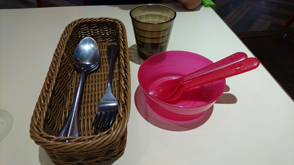 丟丟噹親子餐廳:宜蘭羅東~丟丟噹親子餐廳~繽紛的卡通彩繪裝潢~撈魚滑梯樣樣來~小朋友的遊樂天堂~