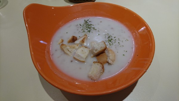 丟丟噹親子餐廳:宜蘭羅東~丟丟噹親子餐廳~繽紛的卡通彩繪裝潢~撈魚滑梯樣樣來~小朋友的遊樂天堂~