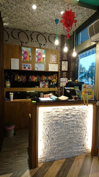 丟丟噹親子餐廳:宜蘭羅東~丟丟噹親子餐廳~繽紛的卡通彩繪裝潢~撈魚滑梯樣樣來~小朋友的遊樂天堂~