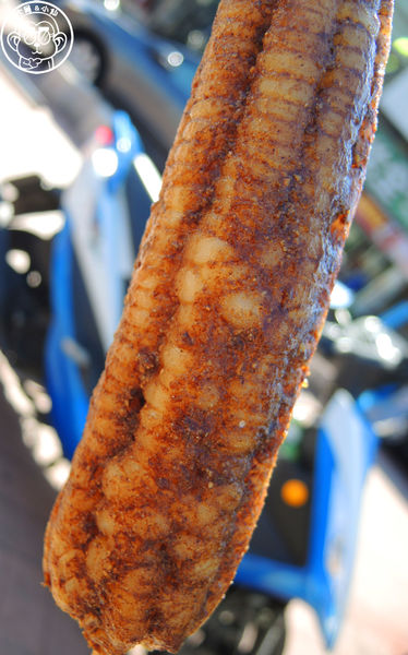 黑石頭碳烤玉米:呷飽祙【台中沙鹿・黑石頭碳烤玉米】烏漆媽黑的玉米好好吃 黑石頭碳烤玉米:呷飽祙【台中沙鹿・黑石頭碳烤玉米】烏漆媽黑的玉米好好吃