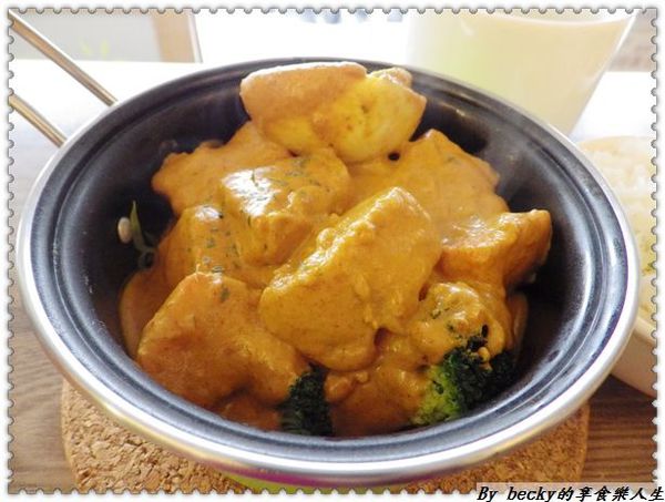 <捷運新埔站>街巷中的平價早午餐/板橋新埔/口袋吐司/南洋咖哩～黑帥廚房