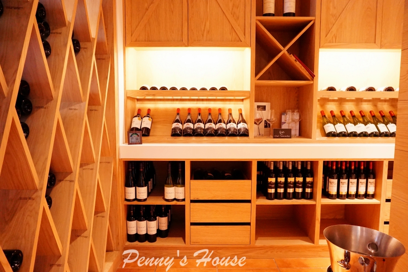 北歐風格義法料理餐廳 波咔Pokaa Cafe & Bistro，新竹竹北高質感餐廳，有包廂投影機，適合聚餐、約會、下午茶、免費停車場