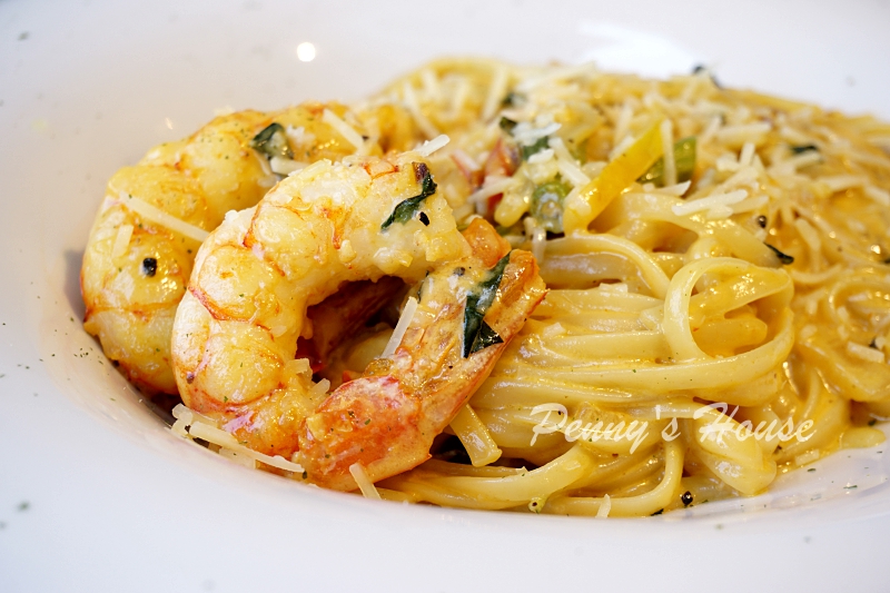 北歐風格義法料理餐廳 波咔Pokaa Cafe & Bistro，新竹竹北高質感餐廳，有包廂投影機，適合聚餐、約會、下午茶、免費停車場