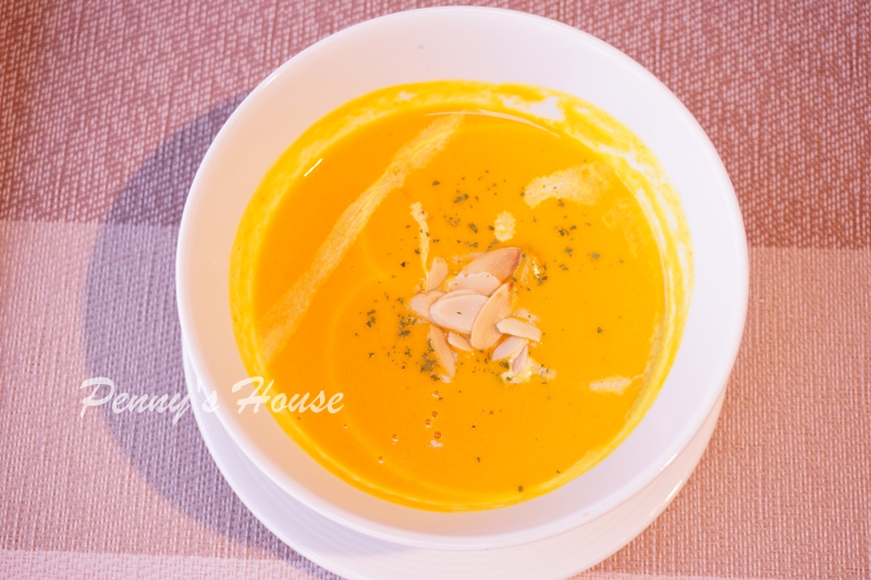 北歐風格義法料理餐廳 波咔Pokaa Cafe & Bistro，新竹竹北高質感餐廳，有包廂投影機，適合聚餐、約會、下午茶、免費停車場