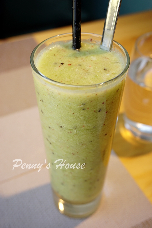 北歐風格義法料理餐廳 波咔Pokaa Cafe & Bistro，新竹竹北高質感餐廳，有包廂投影機，適合聚餐、約會、下午茶、免費停車場