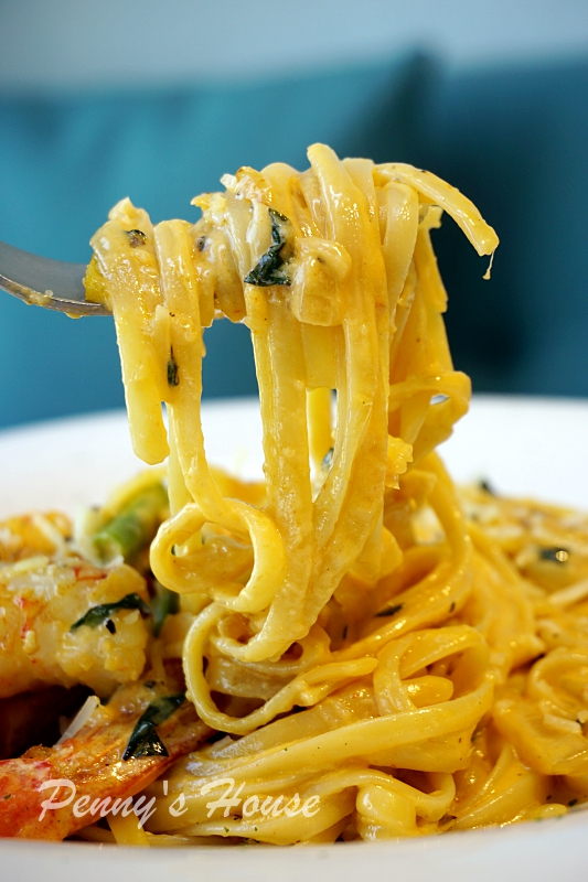 北歐風格義法料理餐廳 波咔Pokaa Cafe & Bistro，新竹竹北高質感餐廳，有包廂投影機，適合聚餐、約會、下午茶、免費停車場