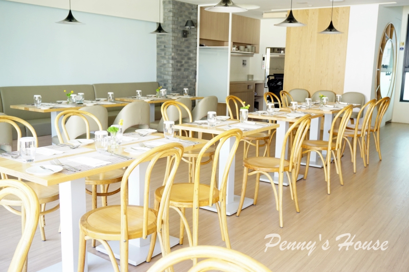 北歐風格義法料理餐廳 波咔Pokaa Cafe & Bistro，新竹竹北高質感餐廳，有包廂投影機，適合聚餐、約會、下午茶、免費停車場