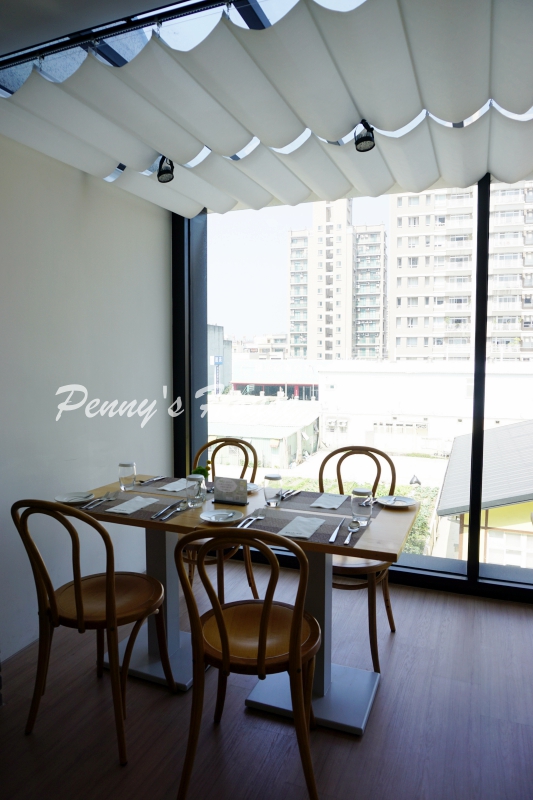 北歐風格義法料理餐廳 波咔Pokaa Cafe & Bistro，新竹竹北高質感餐廳，有包廂投影機，適合聚餐、約會、下午茶、免費停車場