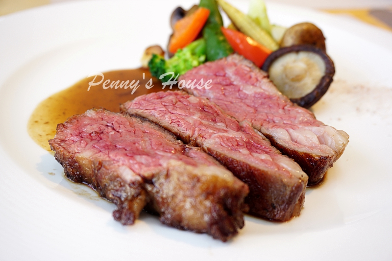 北歐風格義法料理餐廳 波咔Pokaa Cafe & Bistro，新竹竹北高質感餐廳，有包廂投影機，適合聚餐、約會、下午茶、免費停車場