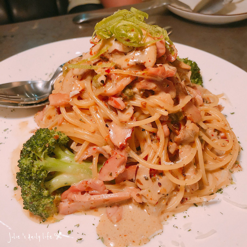 Cafe,RKZ,rkz cafe價位,rkz cafe牛排,rkz 威靈頓,rkz 威靈頓牛排,RKZCafe,rkz威靈頓,SoulFood,北門,台北 威靈頓牛排,台北威靈頓牛排,台灣吃威靈頓牛排,套餐,威靈頓牛排,威靈頓牛排 台中,威靈頓牛排 台灣,威靈頓牛排 推薦,威靈頓牛排中壢,威靈頓牛排台中,威靈頓牛排桃園,惠靈頓牛排 台北,燉飯,牛排,美食,義大利麵,西門,西門 rkz,西門町 西餐,西門町美食,西餐,隱藏版料理,預約,餐酒館,香港 威靈頓牛排 @跟著Julie一起走吧