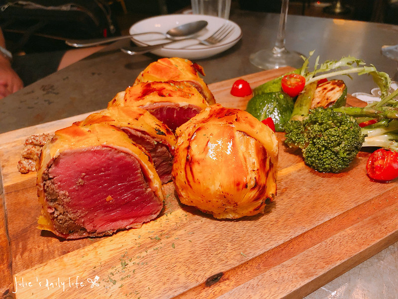 Cafe,RKZ,rkz cafe價位,rkz cafe牛排,rkz 威靈頓,rkz 威靈頓牛排,RKZCafe,rkz威靈頓,SoulFood,北門,台北 威靈頓牛排,台北威靈頓牛排,台灣吃威靈頓牛排,套餐,威靈頓牛排,威靈頓牛排 台中,威靈頓牛排 台灣,威靈頓牛排 推薦,威靈頓牛排中壢,威靈頓牛排台中,威靈頓牛排桃園,惠靈頓牛排 台北,燉飯,牛排,美食,義大利麵,西門,西門 rkz,西門町 西餐,西門町美食,西餐,隱藏版料理,預約,餐酒館,香港 威靈頓牛排 @跟著Julie一起走吧