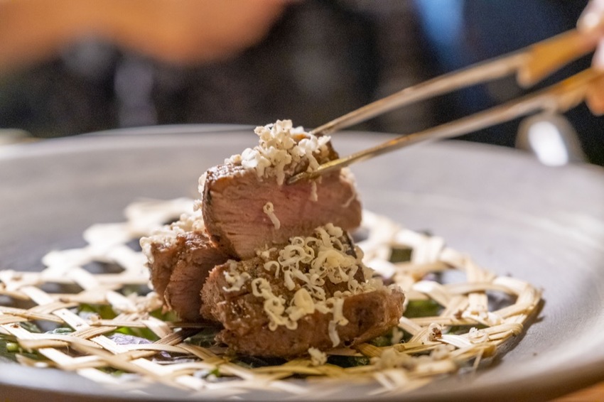 屏東原住民料理 AKAME | 隱身再山中的靈魂料理， 魯凱族主廚打造南台灣最難訂位的秘境餐廳 · 算命的說我很愛吃