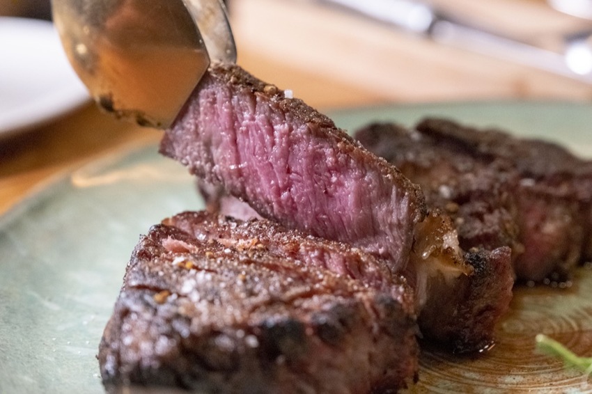 屏東原住民料理 AKAME | 隱身再山中的靈魂料理， 魯凱族主廚打造南台灣最難訂位的秘境餐廳 · 算命的說我很愛吃