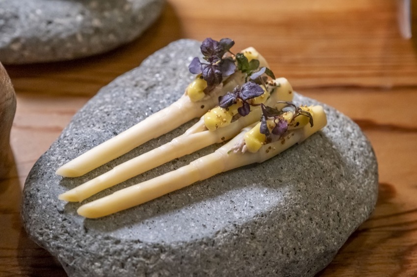 屏東原住民料理 AKAME | 隱身再山中的靈魂料理， 魯凱族主廚打造南台灣最難訂位的秘境餐廳 · 算命的說我很愛吃