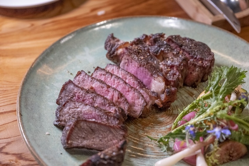 屏東原住民料理 AKAME | 隱身再山中的靈魂料理， 魯凱族主廚打造南台灣最難訂位的秘境餐廳 · 算命的說我很愛吃