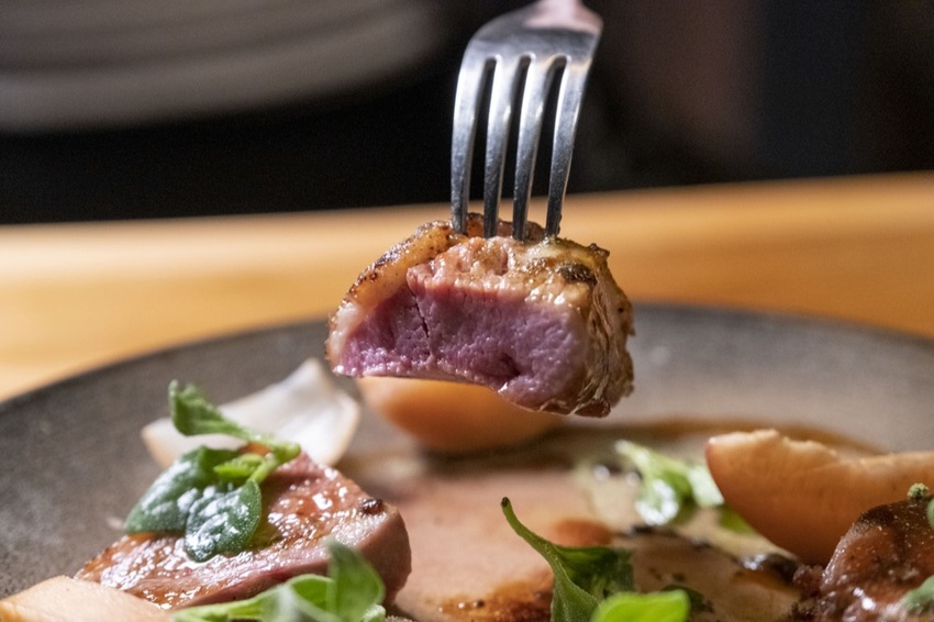 屏東原住民料理 AKAME | 隱身再山中的靈魂料理， 魯凱族主廚打造南台灣最難訂位的秘境餐廳 · 算命的說我很愛吃