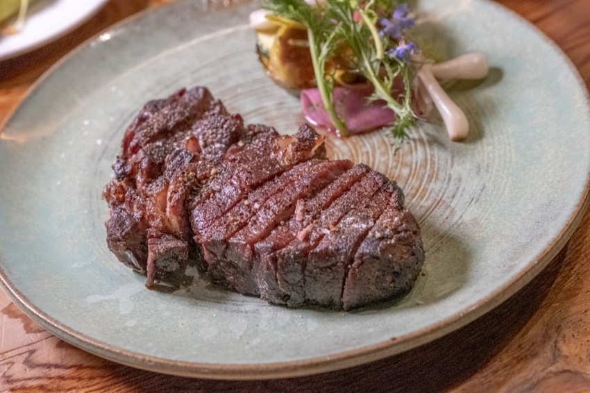 屏東原住民料理 AKAME | 隱身再山中的靈魂料理， 魯凱族主廚打造南台灣最難訂位的秘境餐廳 · 算命的說我很愛吃