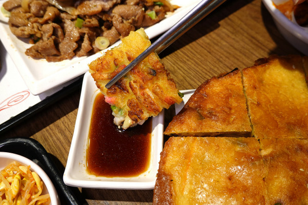 逛新北耶誕城吃什麼?釜山順豆腐板橋店，平價板橋韓國料理聚餐餐廳，板橋府中站韓式料理外送，高CP值府中韓式美食餐廳