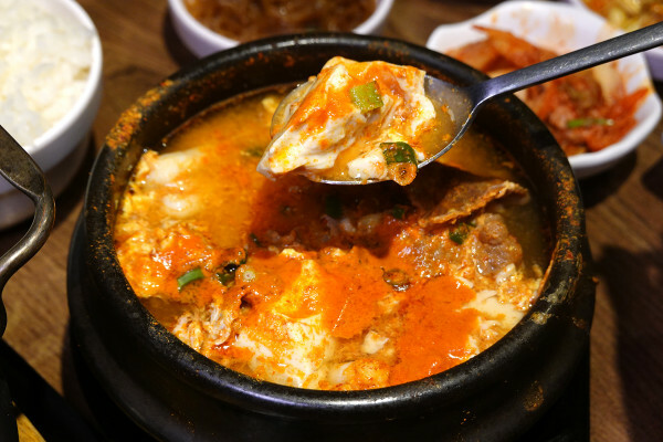 逛新北耶誕城吃什麼?釜山順豆腐板橋店，平價板橋韓國料理聚餐餐廳，板橋府中站韓式料理外送，高CP值府中韓式美食餐廳