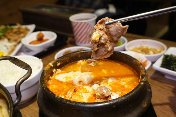 逛新北耶誕城吃什麼?釜山順豆腐板橋店，平價板橋韓國料理聚餐餐廳，板橋府中站韓式料理外送，高CP值府中韓式美食餐廳