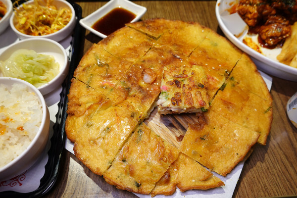 逛新北耶誕城吃什麼?釜山順豆腐板橋店，平價板橋韓國料理聚餐餐廳，板橋府中站韓式料理外送，高CP值府中韓式美食餐廳