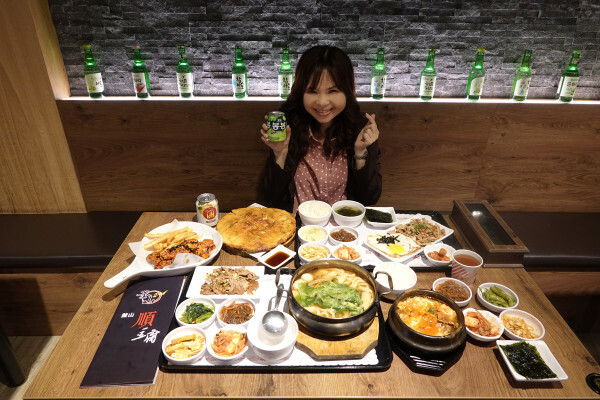 逛新北耶誕城吃什麼?釜山順豆腐板橋店，平價板橋韓國料理聚餐餐廳，板橋府中站韓式料理外送，高CP值府中韓式美食餐廳