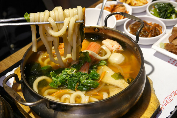 逛新北耶誕城吃什麼?釜山順豆腐板橋店，平價板橋韓國料理聚餐餐廳，板橋府中站韓式料理外送，高CP值府中韓式美食餐廳