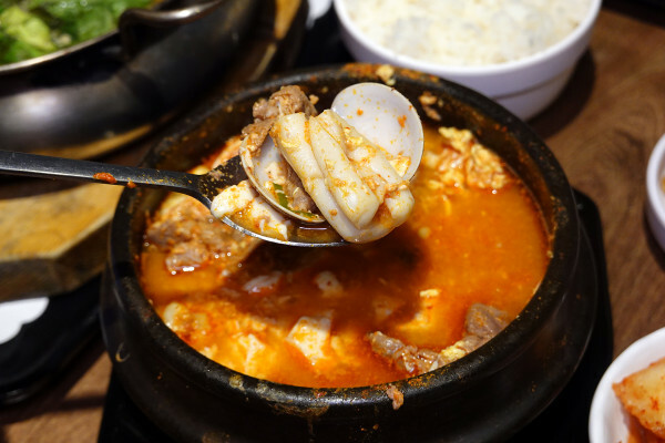 逛新北耶誕城吃什麼?釜山順豆腐板橋店，平價板橋韓國料理聚餐餐廳，板橋府中站韓式料理外送，高CP值府中韓式美食餐廳