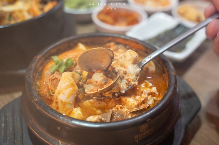 新北市板橋區板橋美食｜釜山順板橋店～板橋府中捷運站優秀韓式料理，大推海鮮豆腐煲跟石鍋拌飯，後站商圈人氣最高韓式料