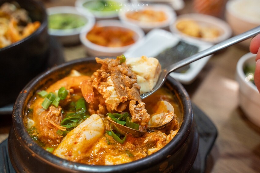 新北市板橋區板橋美食｜釜山順板橋店～板橋府中捷運站優秀韓式料理，大推海鮮豆腐煲跟石鍋拌飯，後站商圈人氣最高韓式料