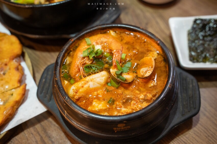 新北市板橋區板橋美食｜釜山順板橋店～板橋府中捷運站優秀韓式料理，大推海鮮豆腐煲跟石鍋拌飯，後站商圈人氣最高韓式料