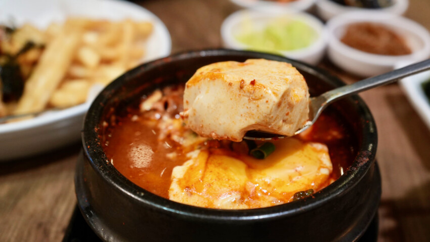 [板橋美食] 釜山順豆腐板橋店｜耶誕城必吃！板橋韓式料理推薦！辣炒年糕／韓式炸雞超讚！