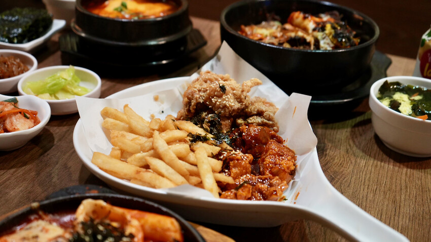 [板橋美食] 釜山順豆腐板橋店｜耶誕城必吃！板橋韓式料理推薦！辣炒年糕／韓式炸雞超讚！