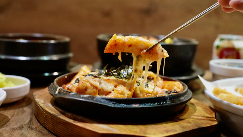 [板橋美食] 釜山順豆腐板橋店｜耶誕城必吃！板橋韓式料理推薦！辣炒年糕／韓式炸雞超讚！