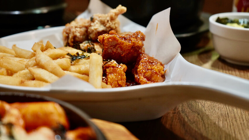 [板橋美食] 釜山順豆腐板橋店｜耶誕城必吃！板橋韓式料理推薦！辣炒年糕／韓式炸雞超讚！