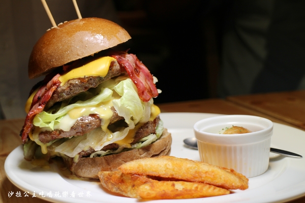 Stan & Cat 史丹貓美式餐廳：東區漢堡/美式餐廳『Stan & Cat 史丹貓美式餐廳』捷運忠孝復興站/排餐/三明治/早午餐