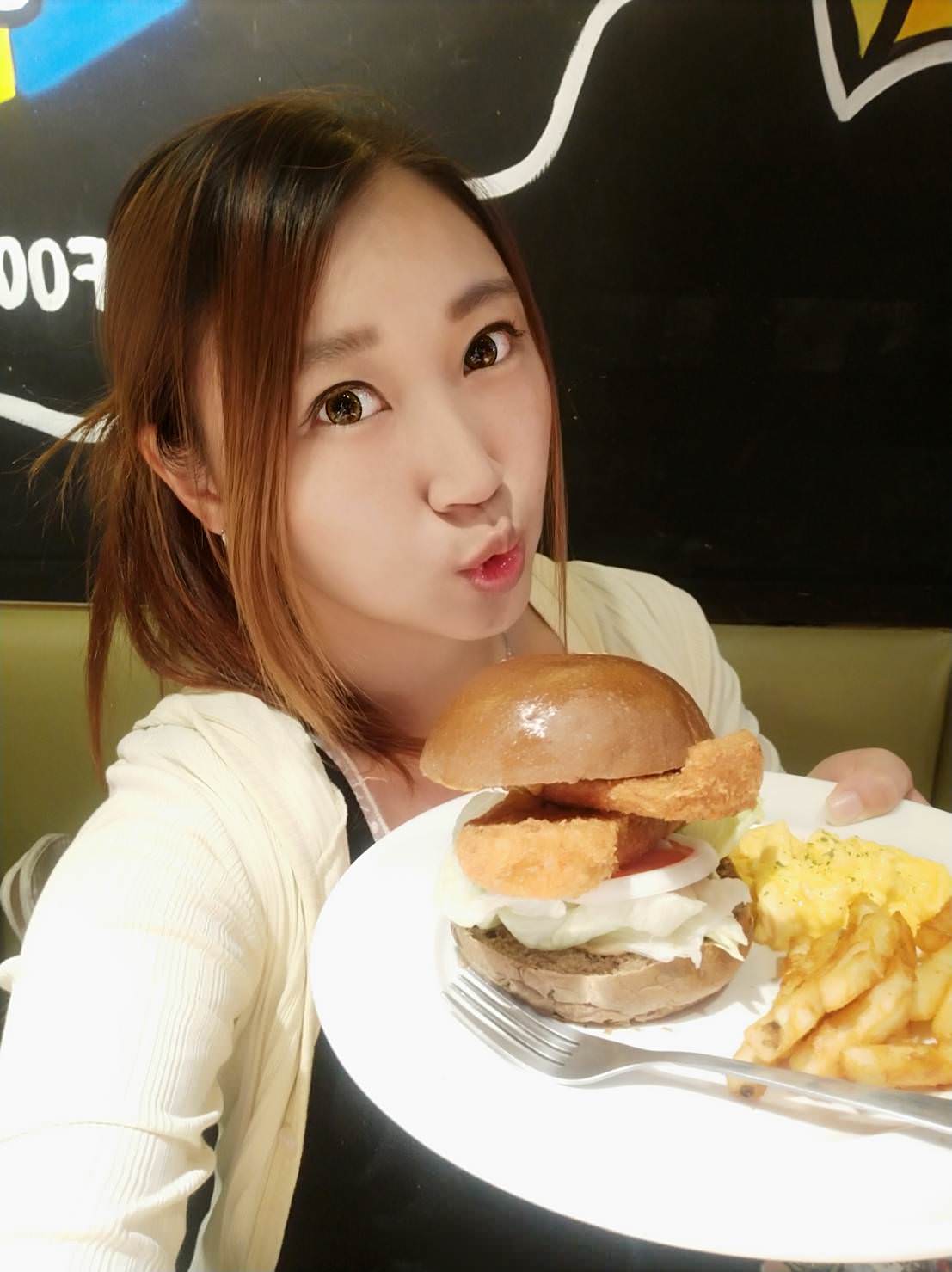 台北大安美食》Stan & Cat 史丹貓美式餐廳 重量級漢堡疊疊樂 大口咬定超滿足 - 滿分的旅遊札記