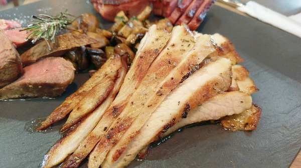 Cucina Felice 費利榭:Cucina Felice 費利榭-象山站附近高cp美食 餐點精緻高貴不貴 環境溫馨非常適合聚餐約會 目前2/4人套餐都不收服務費喔!